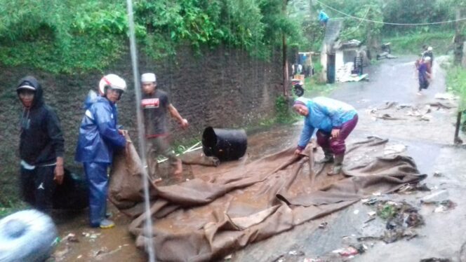 
					Hujan Deras, Sejumlah Titik di Cipanas Diterjang Banjir dan Longsor.(Foto: Istimewa)
