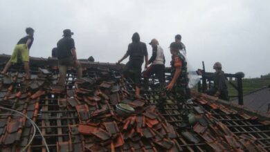 Diduga Korsleting Listrik, Sebuah Rumah di Cipanas Terbakar
