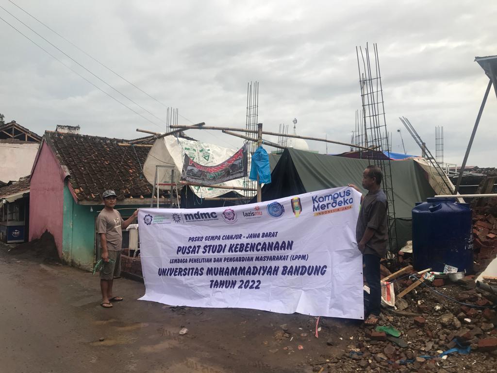 UM Bandung Beri Bantuan Tenda dan Psikososial Bagi Warga Terdampak Gempa Cianjur