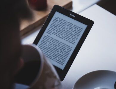 Baca e-Book Bajakan Nggak Bikin Kamu Jadi Keren!
