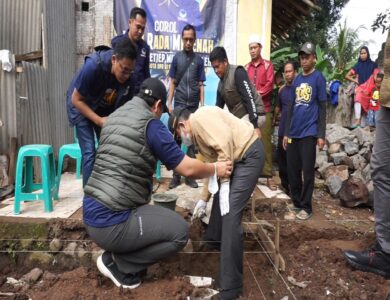 Tjetjep Muchtar Soleh Salurkan Bantuan Rutilahu Dikerjakan Melalui Program Gorol IRM