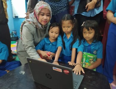 Alfamart dan SGM Eksplor Salurkan Bantuan Untuk PAUD/TK Wilayah Cianjur Sukabumi Dan 5000 Anak dari Sabang-Merauke