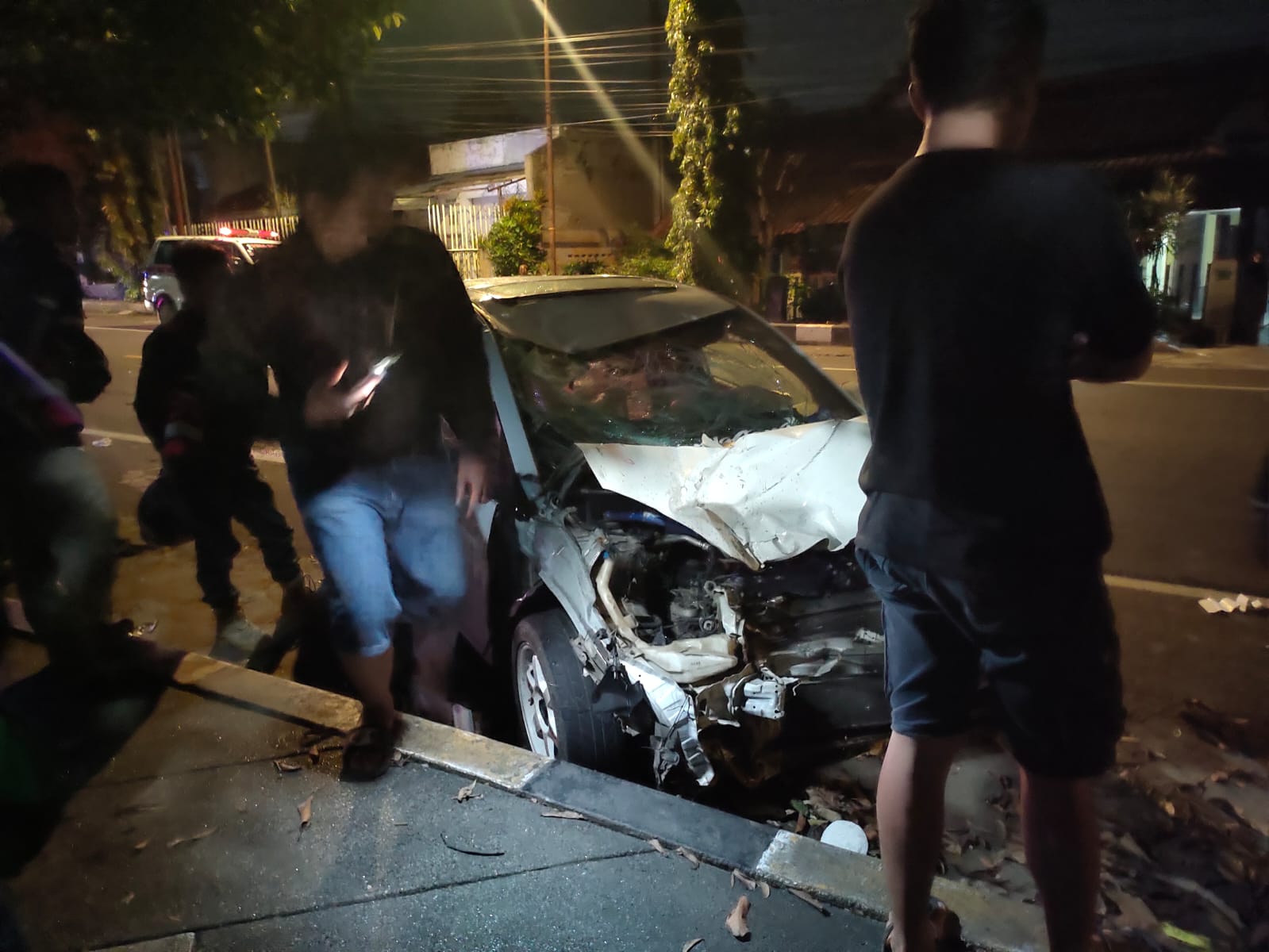 Tabrakan Motor dan Mobil di Karangtengah Cianjur, Empat Orang Luka