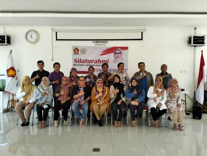 
 TAMPUNG ASPIRASI: Hj Endang S Thohari saat melakukan silaturahmi sekaligus audensi bersama Kelompok Tani Nelayan Andalan (KTNA) Kota Bogor. Foto: Istimewa 
