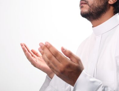 Niat Sholat Tahajud dan Keutamaannya