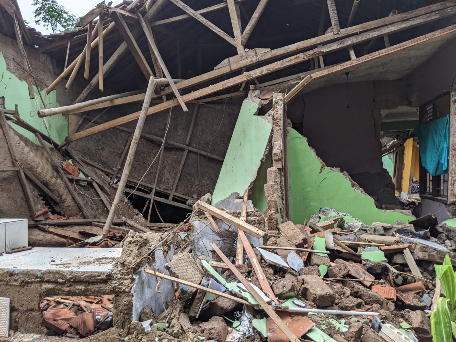 Tidak Mampu Atasi Situasi Pasca Gempa Kepala BPBD dan Satpol PP Mengundurkan Diri