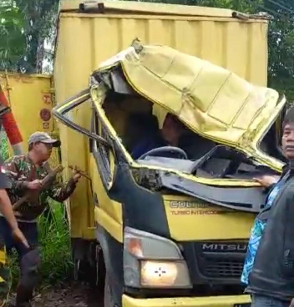 Tragedi Kecelakaan di Jalur Bangbayang Cianjur: Truk Kontainer Rem Blong, Supir Meninggal Dunia