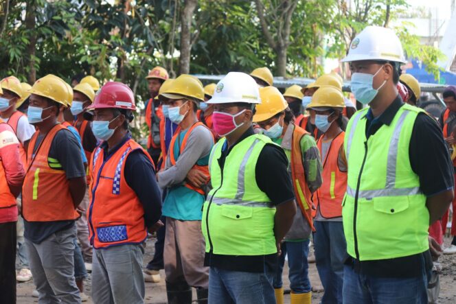 
 Mandor Kabur Bawa Gaji Pekerja, Rumbako Gantikan Upah dan Lanjutkan Proyek di Cianjur