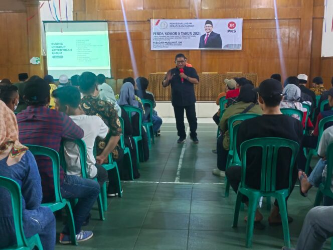 
					Sekretaris Komisi 1 DPRD Provinsi Jawa Barat, Dapil lV Kabupaten Cianjur dari Fraksi Partai Keadilan Sejahtera (PKS), H. Sadar Muslihat, SH menggelar sosialisasi penyebarluasan Peraturan Daerah (Perda), di Karangtengah Cianjur.
Foto: Reza Renaldi Cianjur Update 
