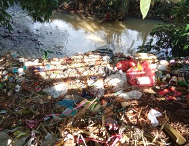 Sungai Cibalagung Tercemar Sampah, Warga Desa Babakankaret Cianjur Tak Punya TPS