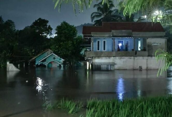 
					Dalam Semalam, Cianjur Dilanda Longsor dan Banjir di Beberapa Titik