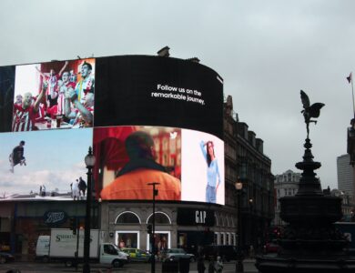 bagaimana agar pemberitahuan dalam iklan dapat dibaca dengan baik oleh masyarakat