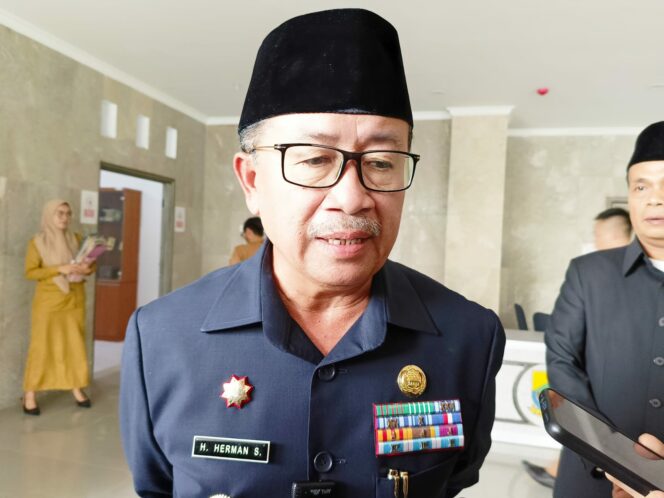 
 Bupati Cianjur H Herman Suherman