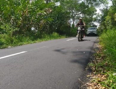 Akses Jalan utama di Kubang Puncak Simun sepanjang lima kilometer di Kecamatan Sukaresmi, kini telah rampung diperabiki.