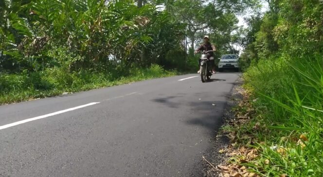 
 Jalan mulus dari Puncak Simun hingga Kubang Sukaresmi