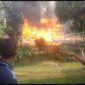 Dua pasangan suami istri lanjut usia (jompo) Engkos Kosasih (80) dan Pupu Solihat (73) warga Kampung Pajagan RT. 02/02 Desa Salamnunggal kecamatan Cibeber Kabupaten Cianjur, nyaris terbakar.