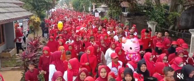 
 Ribuan warga di Desa Jati ikuti jalan santai bareng Bupati Cianjur Herman Suherman