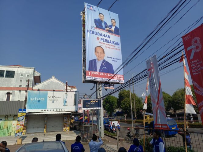 
 Baliho bergambar Anis Baswedan diturunkan Partai Demokrat Cianjur