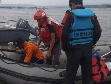 Tim SAR saat melakukan pencarian korban bocah tenggelam