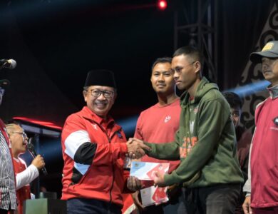 Komite Olahraga Nasional Indonesia (KONI) Cianjur, apresiasi dan berikan penghargaan kepada para atlet berprestasi.