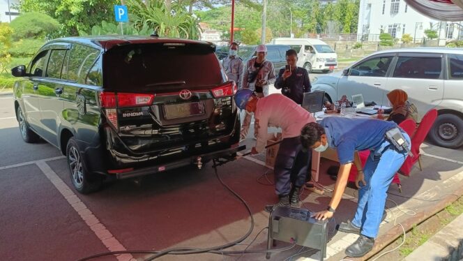 
 Mobil Dinas Pemkab Cianjur di cek uji emisi