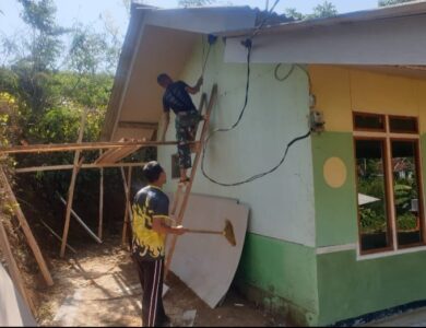 Satgas TMMD ke 118 Kodim 0608/Cianjur bersama di Kampung Pangaduan RT 02/02, Desa Bungbangsar8, Kecamatan Takokak, Kabupaten Cianjur