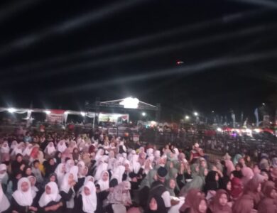 Ribuan warga masyarakat Cianjur Selatan (Cisel), hadiri istigosah bersama di titik nol CDOB Cisel