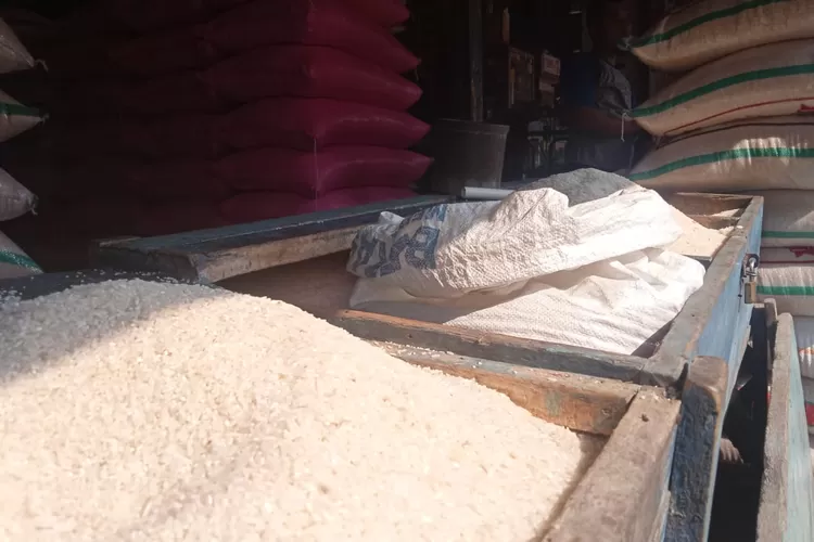 Beras Mahal Mencekik Warga, Pemkab Cianjur Siap Bagi-Bagi Beras Gratis 10 Kilogram Per Keluarga