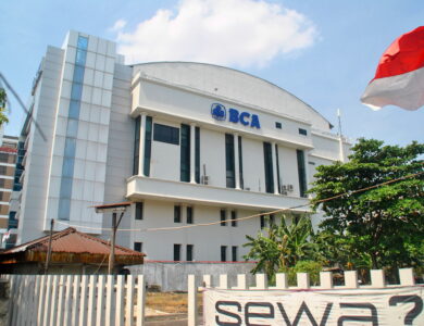 apakah besok bank libur