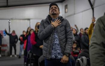 Anti Batal! 10 Cara Mengatasi Cegukan Saat Puasa Tanpa Minum Air Putih