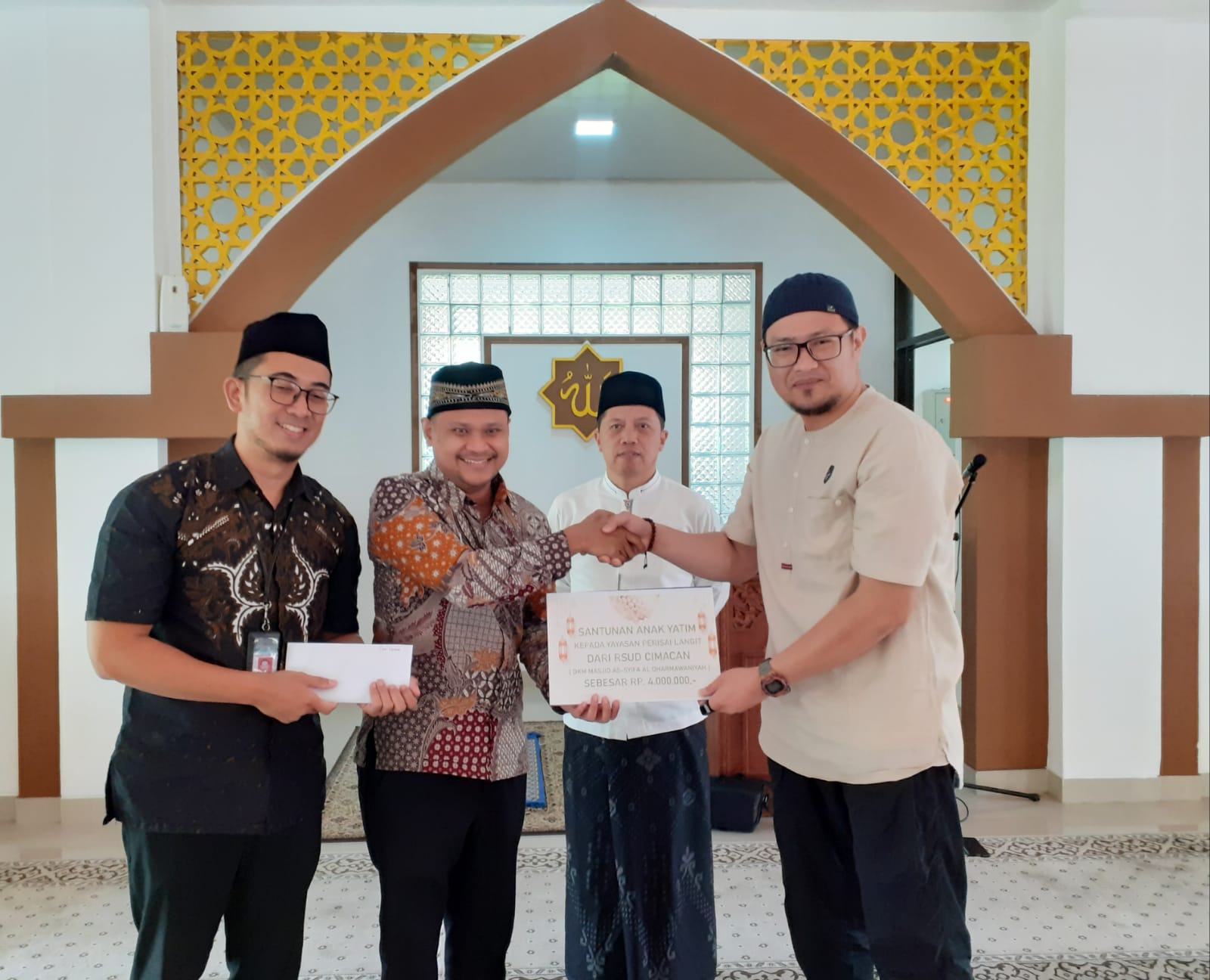 RSUD Cimacan Tebar Kebahagiaan di Bulan Ramadhan, Santuni Puluhan Anak Yatim dan Jompo