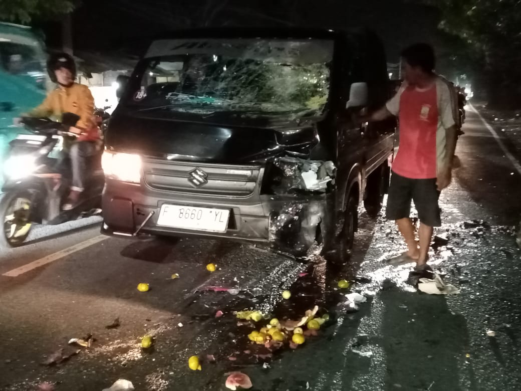 Kecelakaan di Cugenang, Pemotor Tabrakan dengan Mobil Pikap