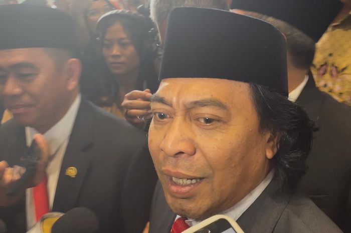 Komeng Dilantik Sebagai Anggota DPD RI, Komentarnya Bikin Gelak Tawa!