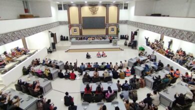 Geruduk Gedung Dewan, Ratusan Tenaga Honorer di Cianjur Tolak Aturan PPPK Paru Waktu