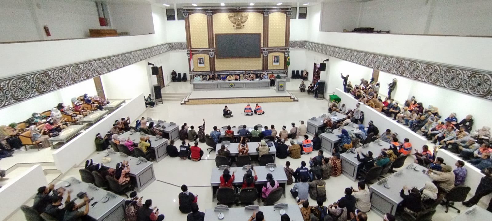 Geruduk Gedung Dewan, Ratusan Tenaga Honorer di Cianjur Tolak Aturan PPPK Paru Waktu