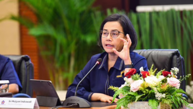 Menteri Keuangan Sri Mulyani memangkas 16 pos belanja kementerian dan lembaga untuk menghemat APBN hingga Rp306 triliun.