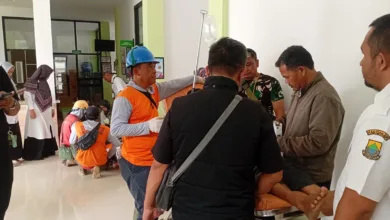 Dua pekerja PLN mengalami kecelakaan kerja akibat tersengat listrik di Jalan Aria Wiratanudatar Cimenteng, Kelurahan Muka, Kecamatan Cianjur, pada Rabu (5/2/2025) pukul 10.00 WIB.