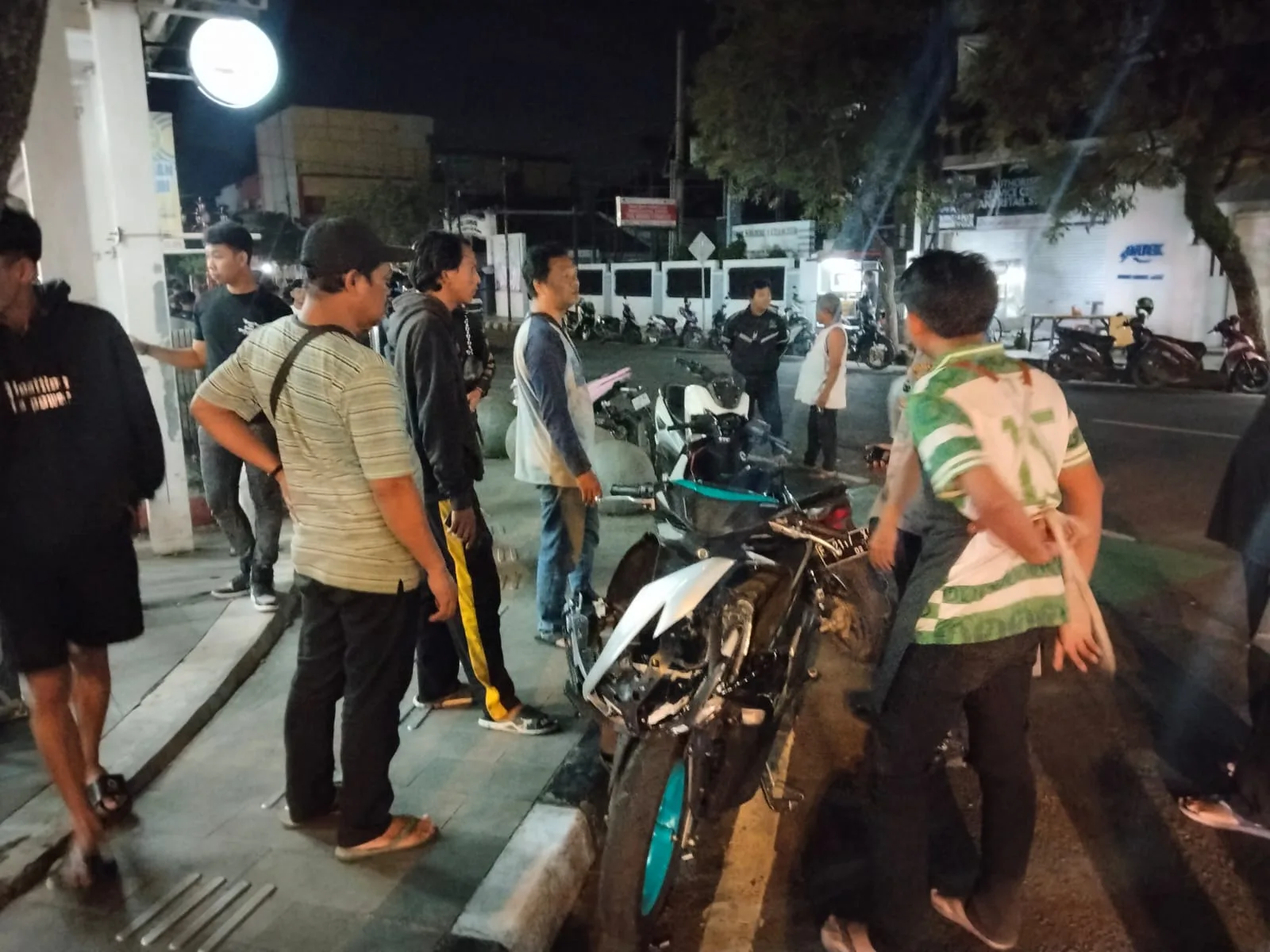 Diduga Mabuk, Dua Pemuda Tabrak Pemotor Wanita di Jalan Siliwangi Cianjur