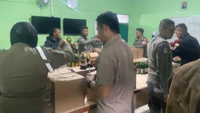 Jelang Ramadhan, Satpol-PP Cianjur Gerebek Depot Jamu, Sita Miras 403 Botol di Dua Titik
