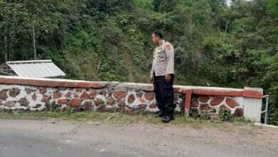 Kecelakaan tunggal di Jembatan Parungbedil, Cianjur, sempat dikira pembacokan.