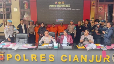 Polres Cianjur mengungkap kasus pengoplosan LPG subsidi yang merugikan negara Rp1 miliar.