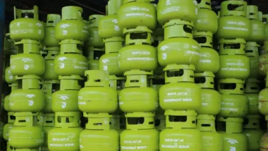 Sejumlah ibu rumah tangga di Kabupaten Cianjur mengeluhkan kebijakan larangan penjualan eceran gas elpiji 3 kg.