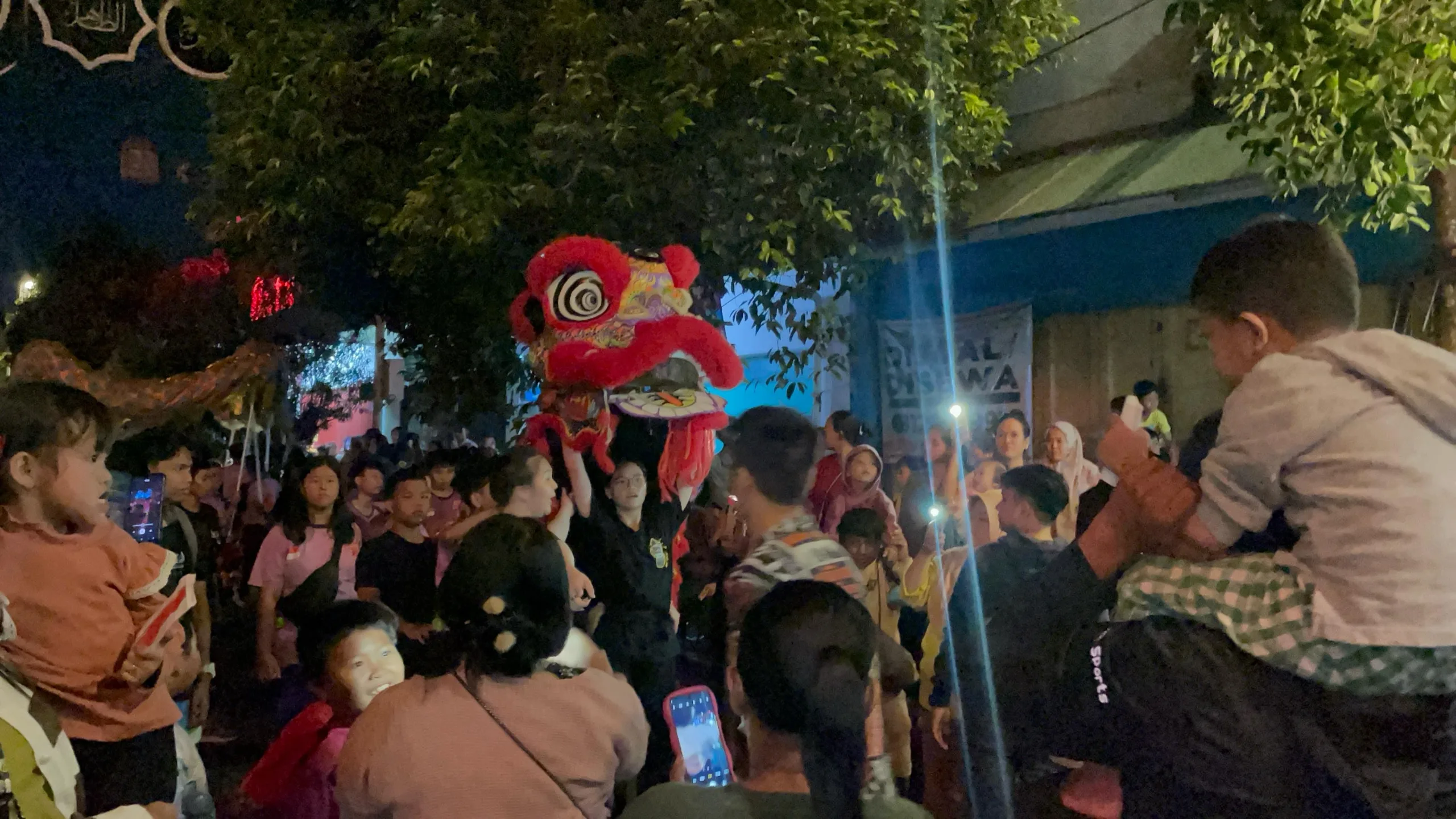 Spektakuler! Barongsai Meriahkan Cap Go Meh di Cianjur, Jalan Mangunsarkoro Padat Penonton