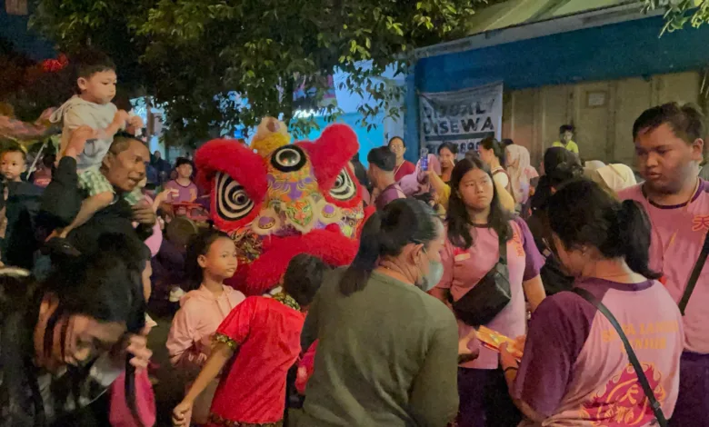 Spektakuler! Barongsai Meriahkan Cap Go Meh di Cianjur, Jalan Mangunsarkoro Padat Penonton
