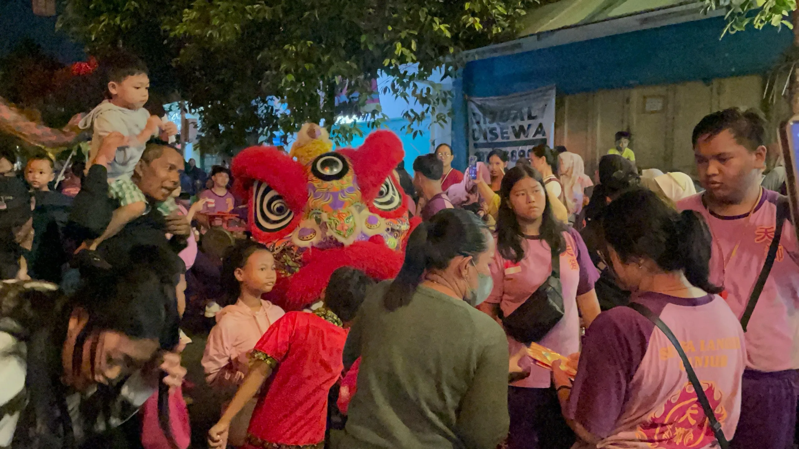 Spektakuler! Barongsai Meriahkan Cap Go Meh di Cianjur, Jalan Mangunsarkoro Padat Penonton