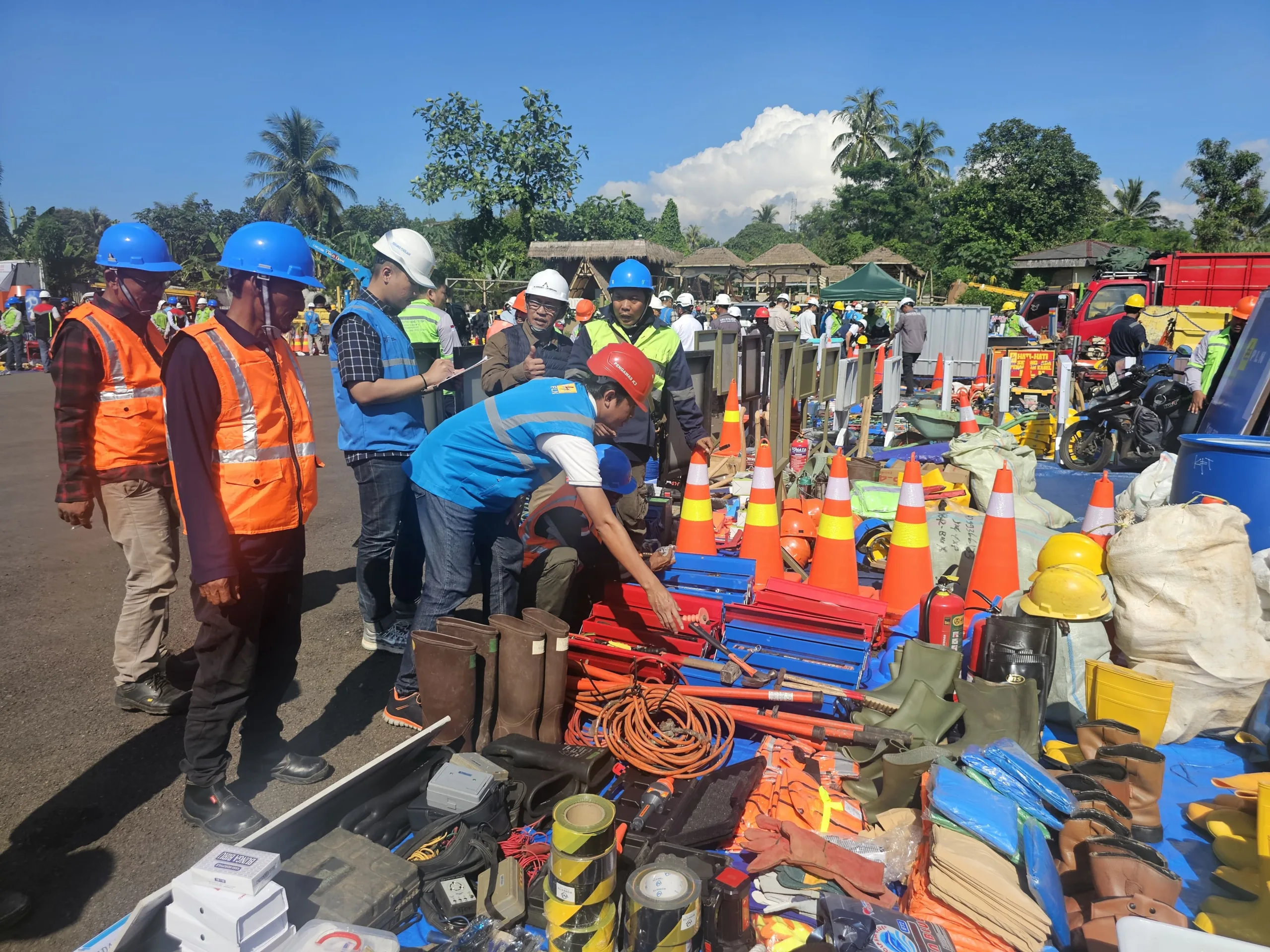 PLN UP3 Cianjur Gelar Seleksi Vendor Melalui Pemeriksaan Peralatan dan Kompetensi