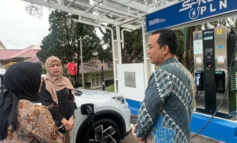 PLN UP3 Cianjur Lakukan Pengecekan SPKLU Istana Cipanas Jelang Ramadhan