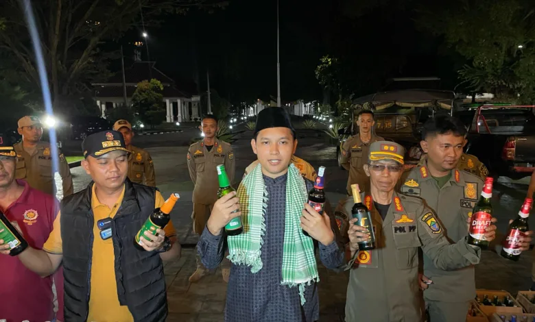 Satpol PP Cianjur kembali menggelar razia minuman beralkohol di enam kecamatan.