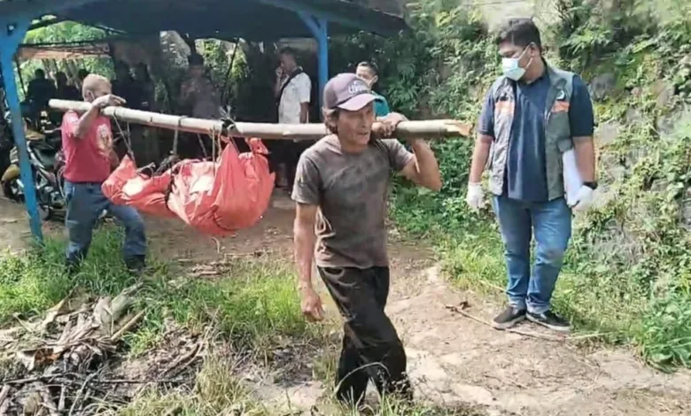 Warga Haurwangi, Cianjur, dikejutkan dengan penemuan mayat perempuan tanpa identitas mengambang di Sungai Citarum.