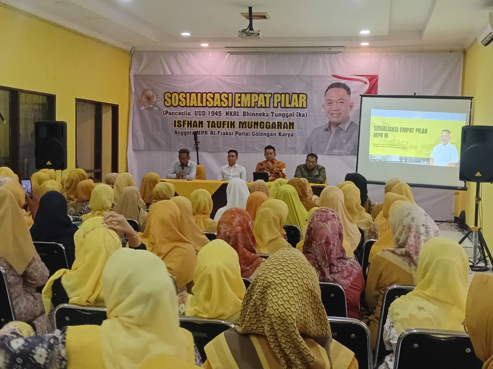 Isfhan Taufik Munggaran sosialisasikan Empat Pilar MPR RI di Cianjur.